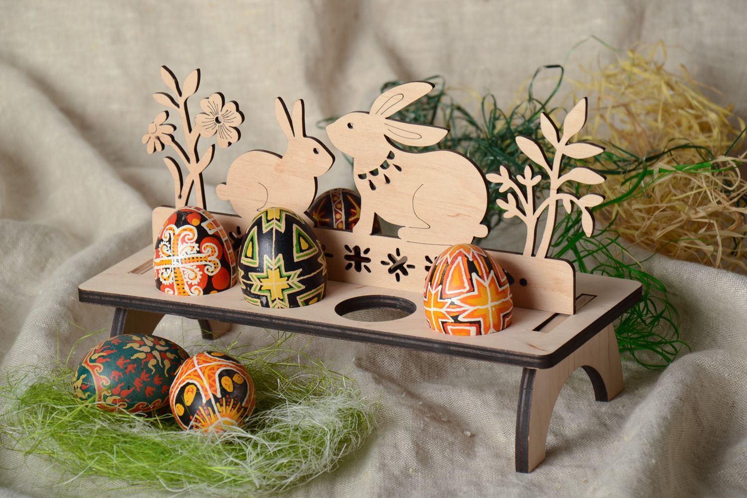 Support pour huit œufs de contreplaqué à décorer fait main avec un sac en lin photo 1