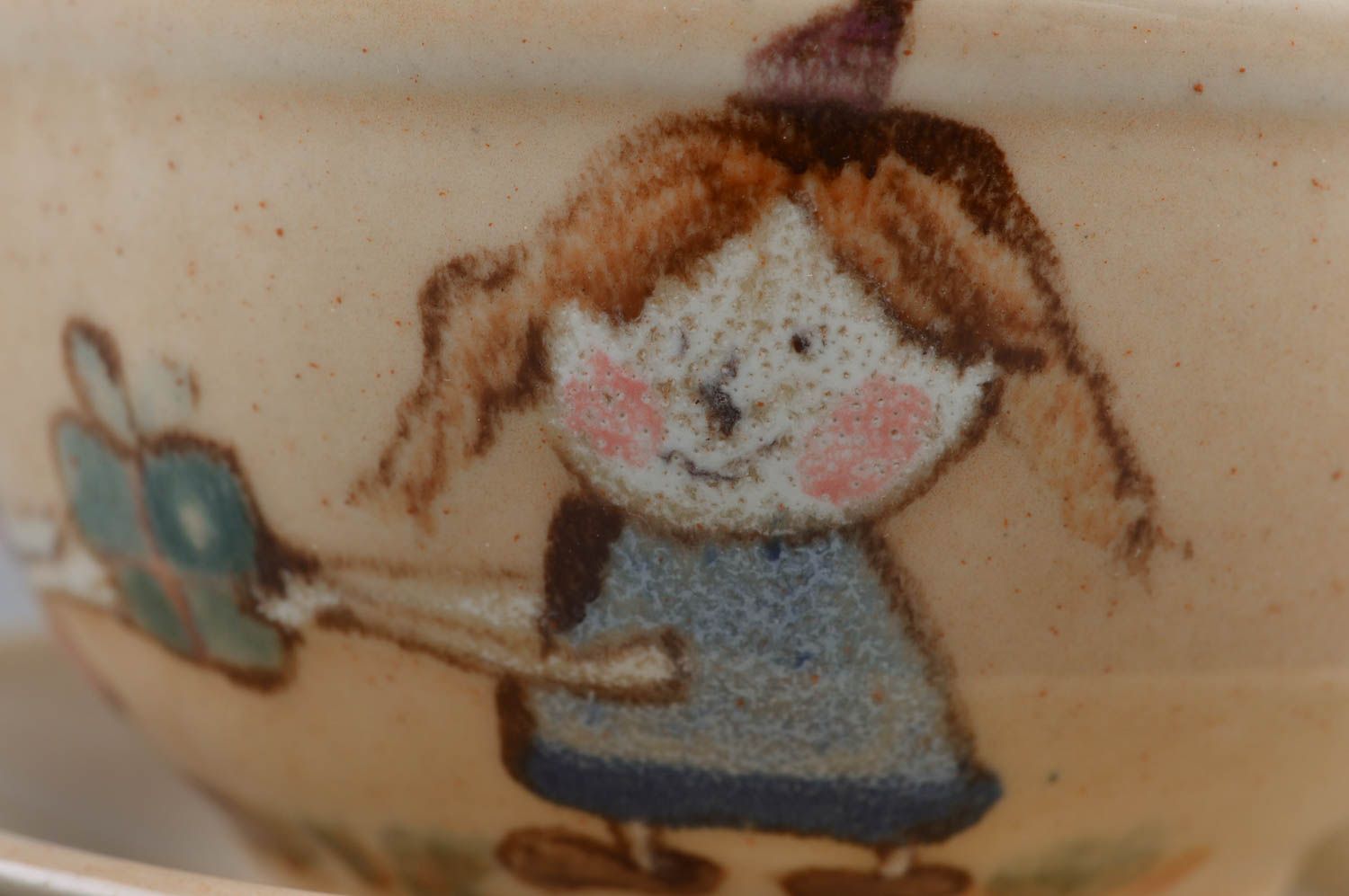 Детская чашка с блюдцем из фарфора ручной работы с росписью цветной глазурью фото 2