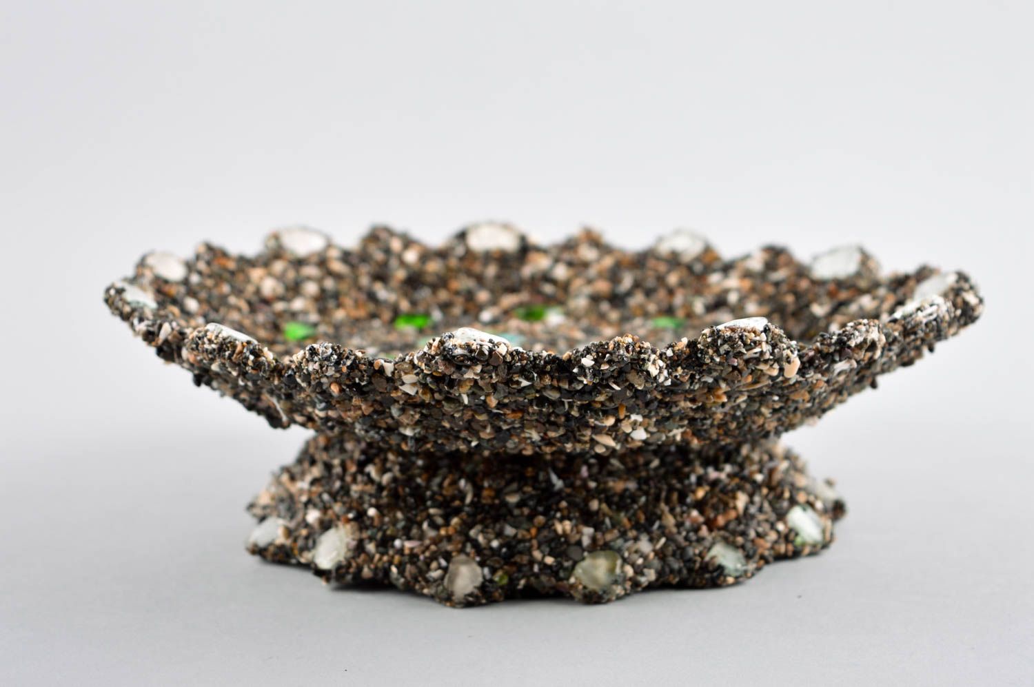 Round candy bowl 9 inches wide made of cardboard covered with sea pebbles 1,26 lb photo 1