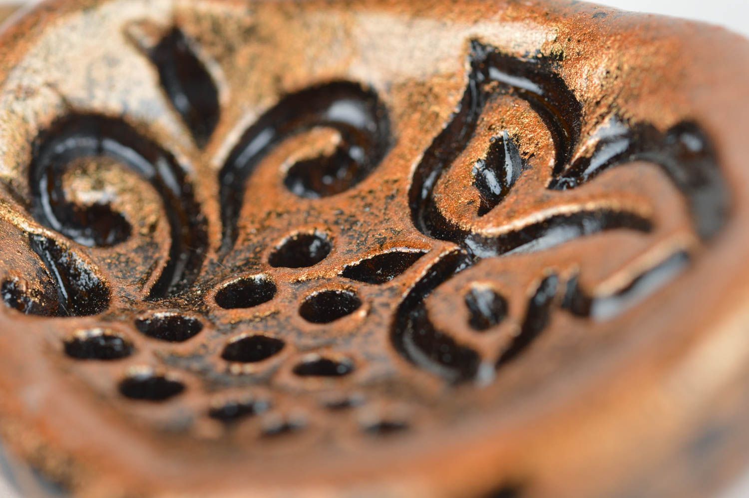 Cuillère décorative en terre cuite faite main peinte marron à suspendre photo 4