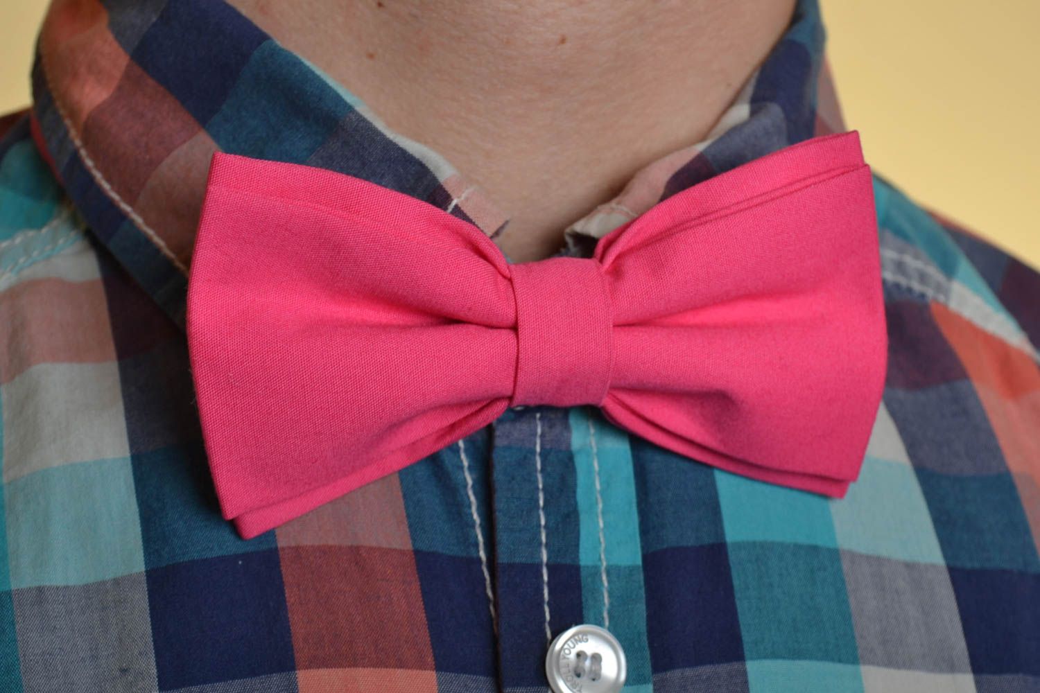 Beautiful one-colored pink designer textile bow tie hand made photo 1