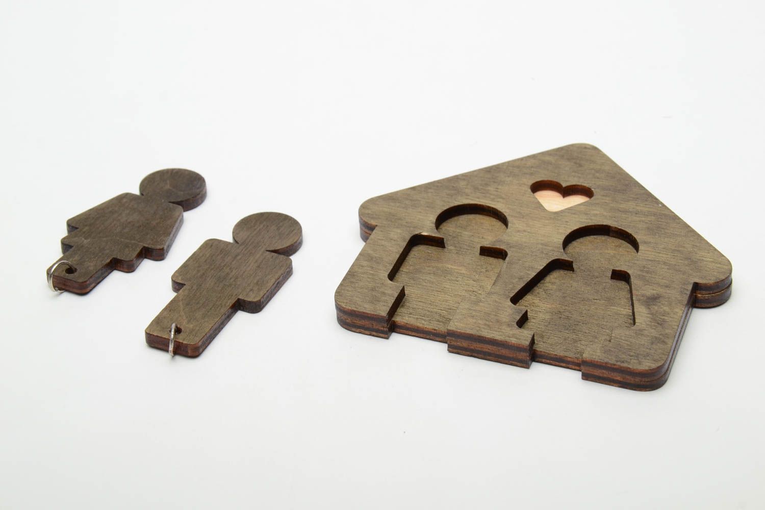 Plywood key hanger in the shape of house photo 3