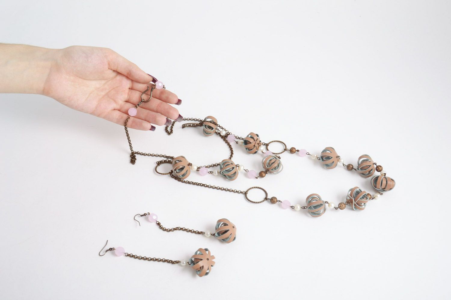 Künstlerisches Schmuck Set aus Leder 2 Stück lange Halskette und Ohrringe handmade foto 2
