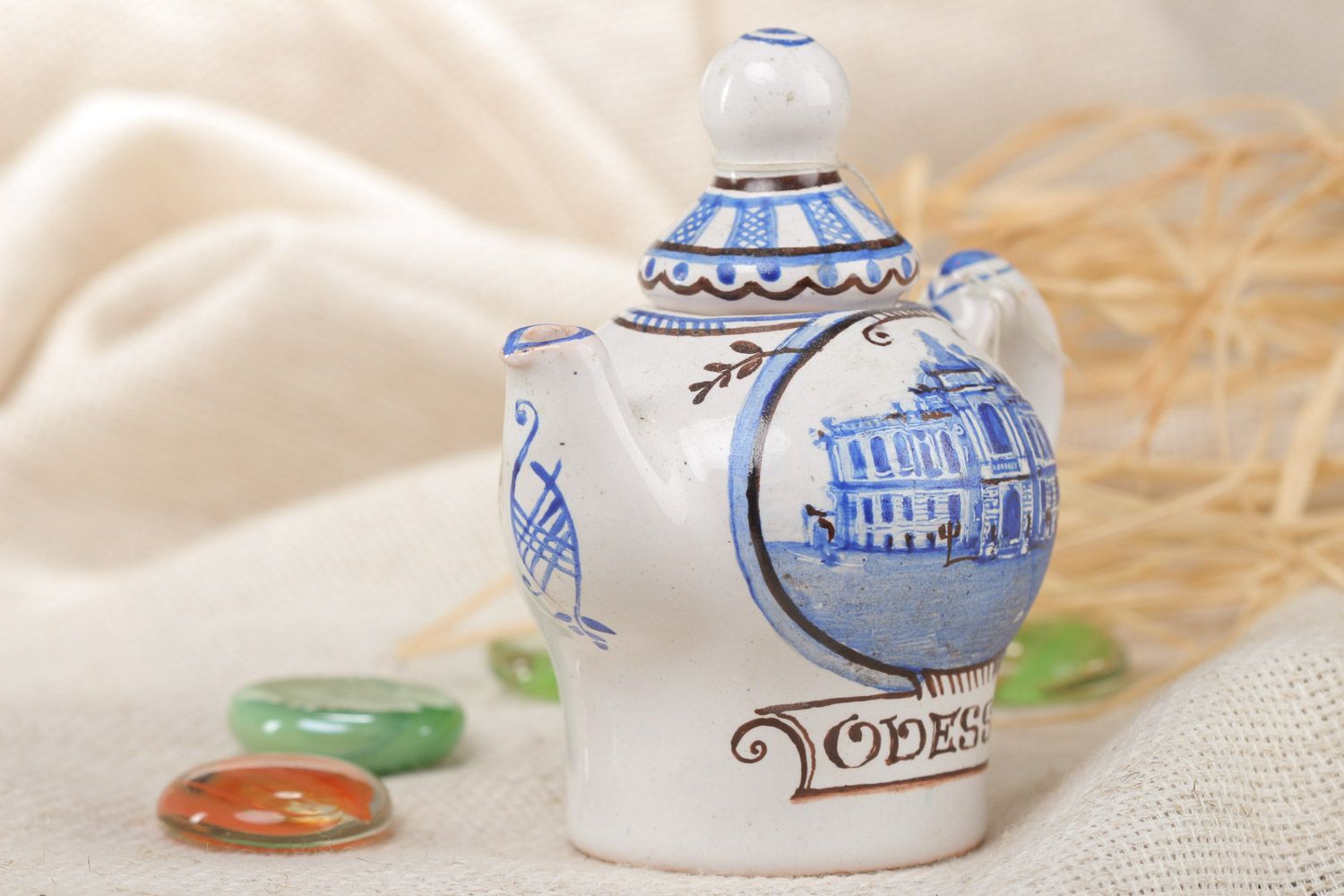 Керамический декоративный чайник с крышкой ручной работы покрытый эмалью фото 1