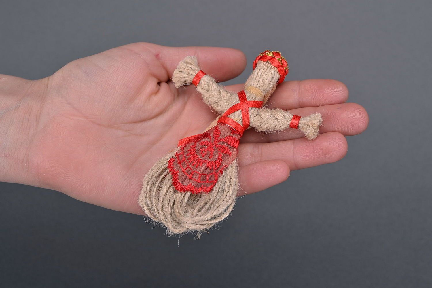 Puppe Vesnjanka mit roter Schürze foto 1