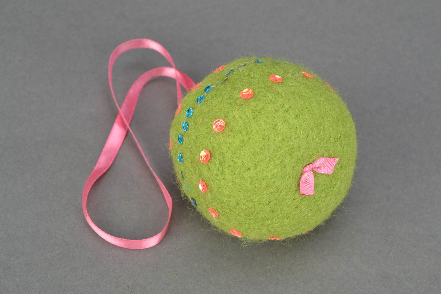 Green wool felted Christmas ball photo 4