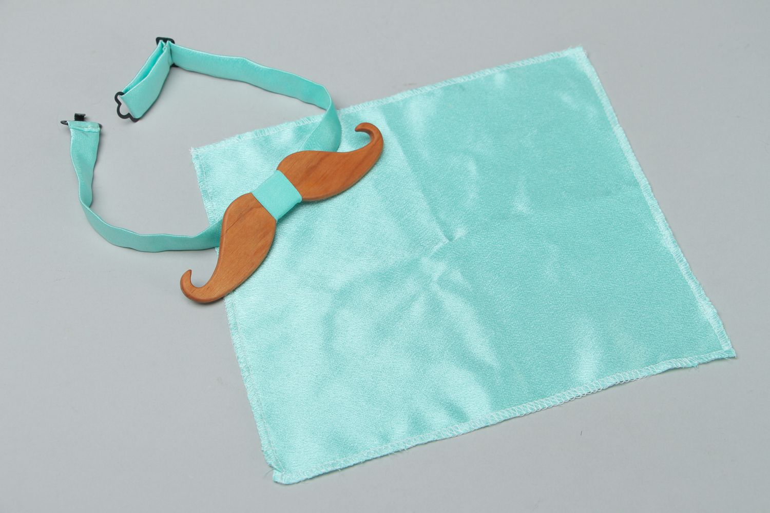 Bow tie and handkerchief of turquoise color photo 1