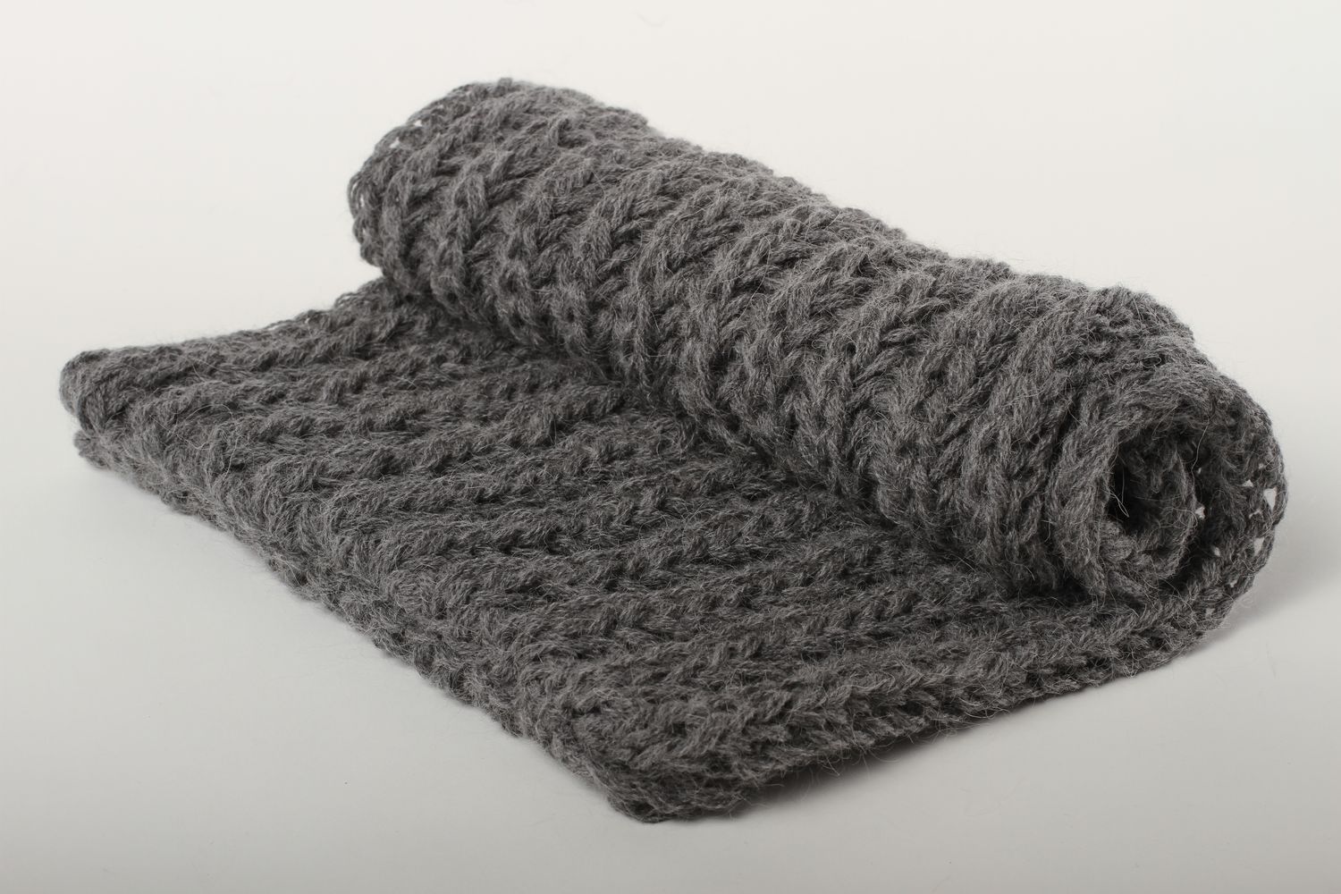 Écharpe grise faite main Vêtement femme tricot en laine chaude Idée cadeau photo 2