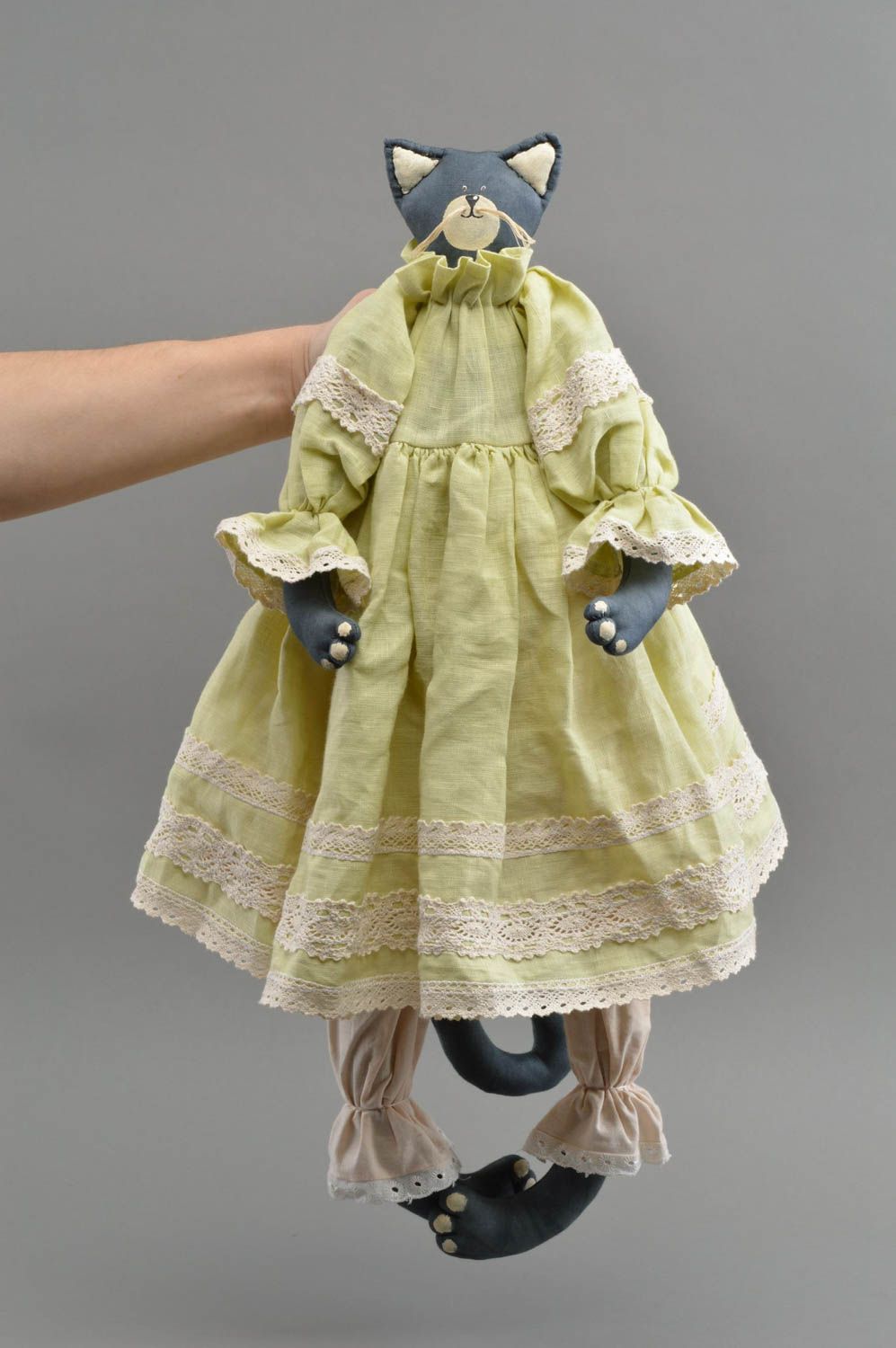 Мягкая игрушка кошка из ткани в платье ручной работы авторская детская красивая фото 2