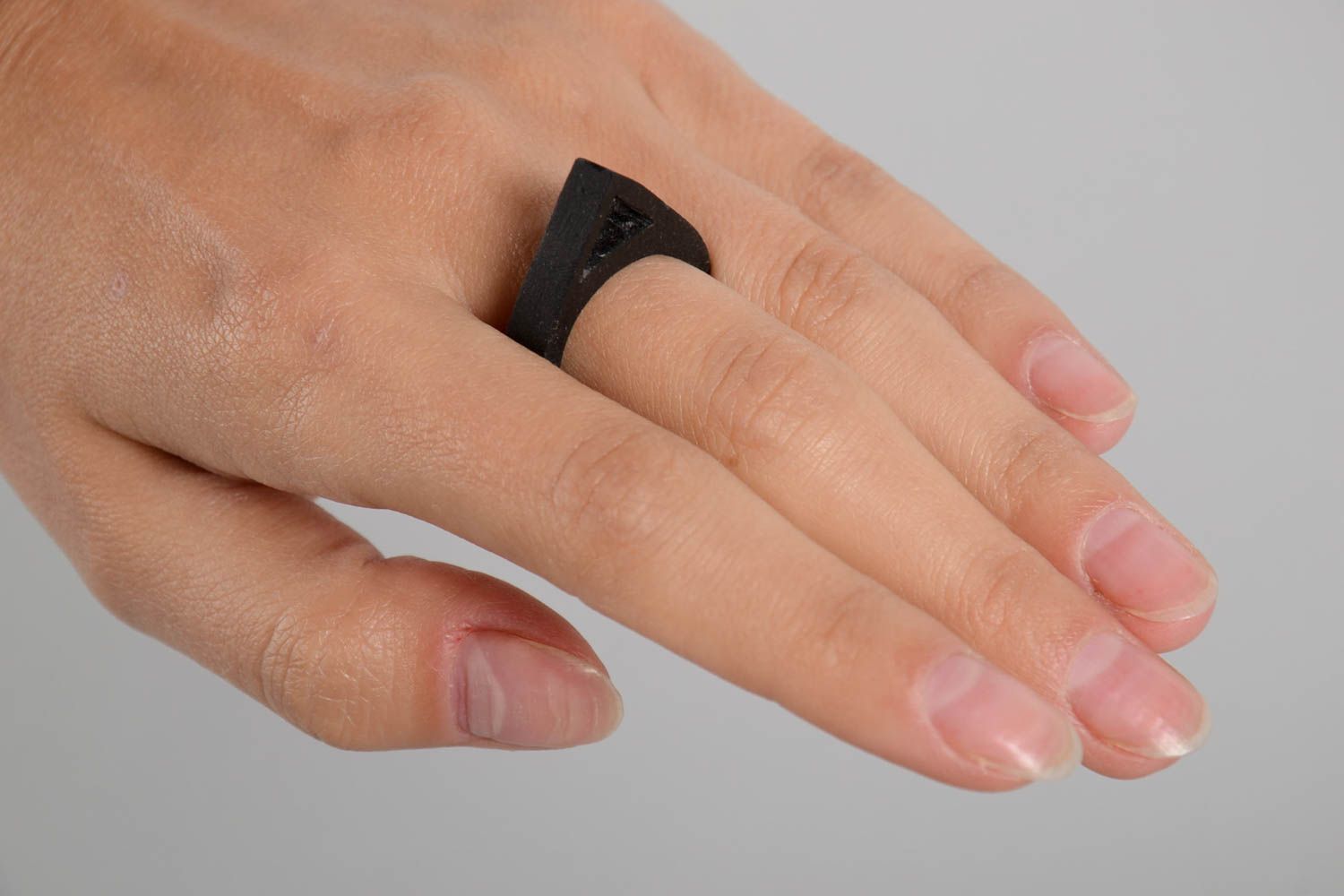 Bague design Bijou fait main noire sous forme de goutte Accessoire femme photo 2