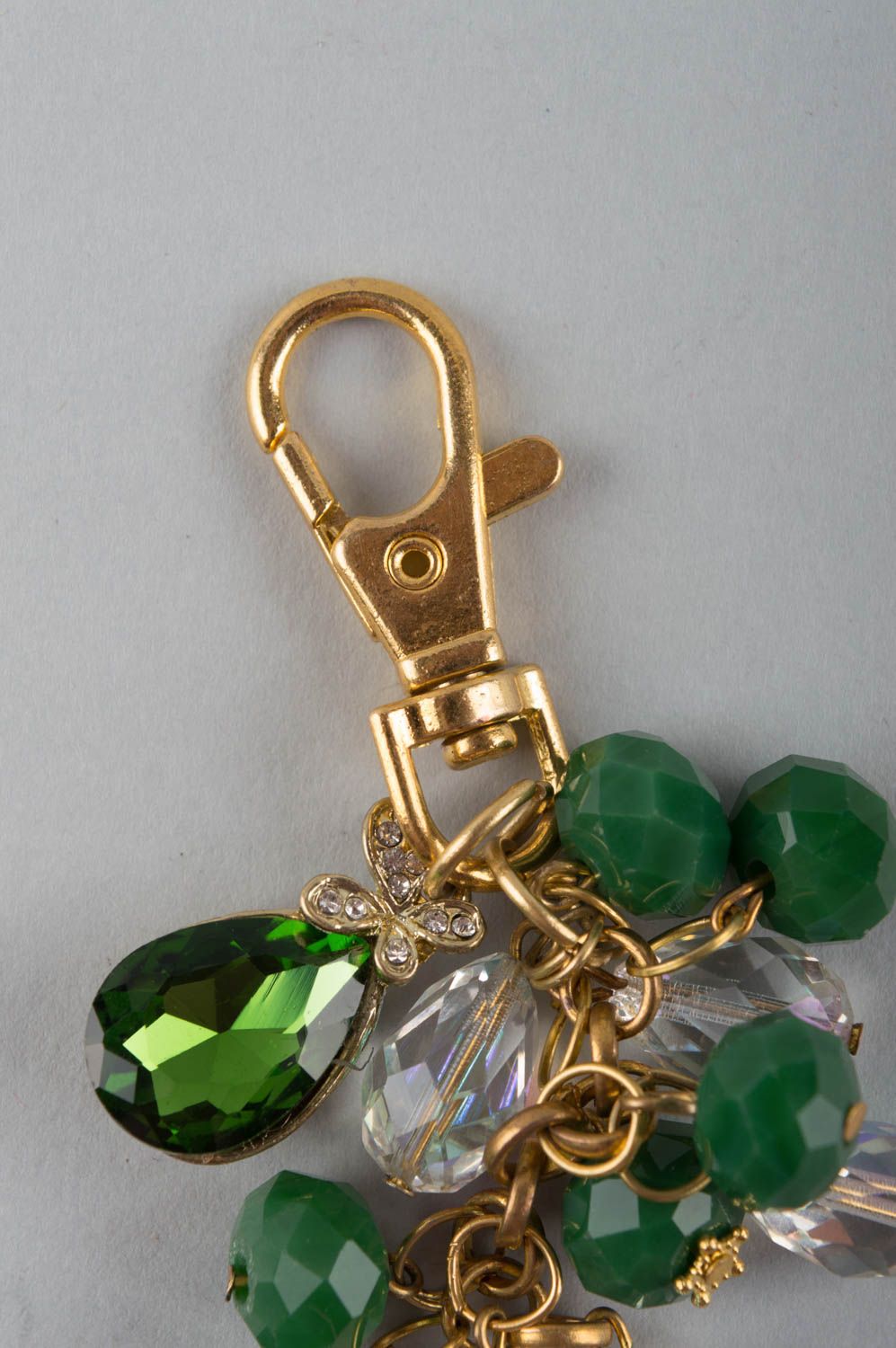 Handmade fashionable keychain with latten basis and green glass beads photo 3