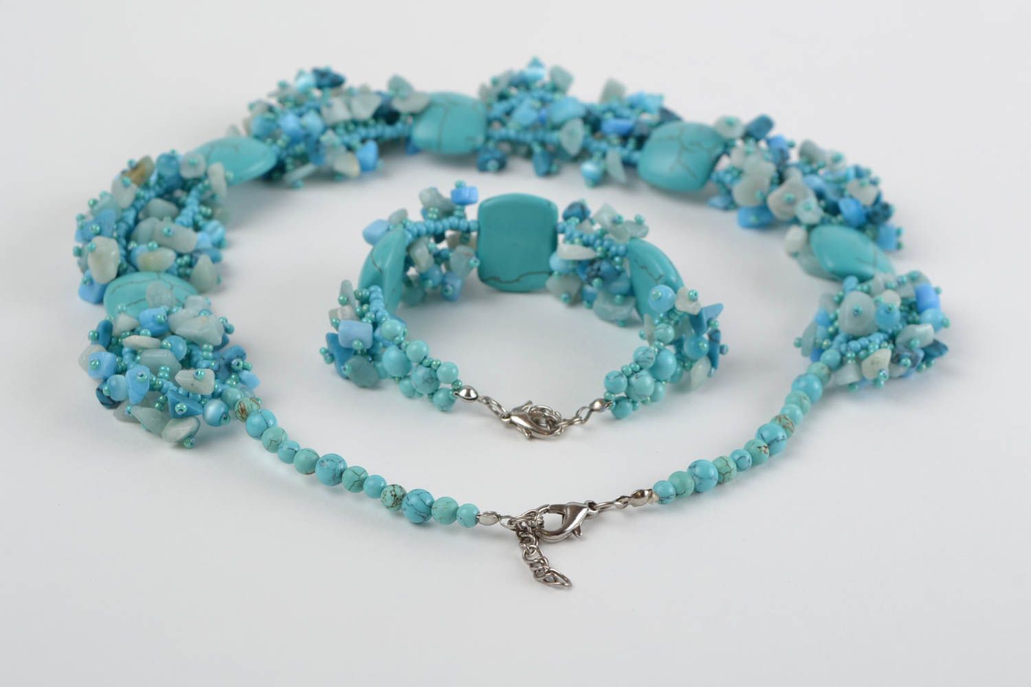 Ensemble de collier et bracelet bleu ciel en pierres naturelles faits main photo 5