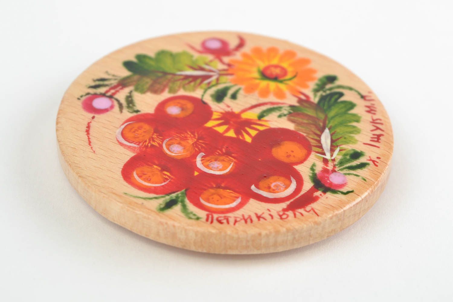 Круглый деревянный магнит на холодильник с Петриковской росписью ручной работы фото 3