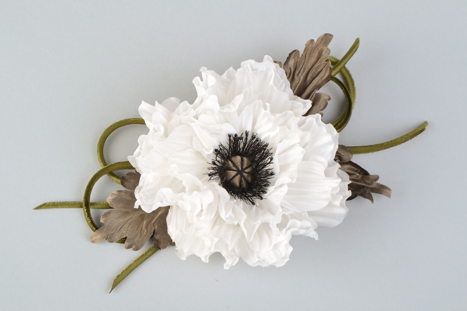Брошь цветок из сатин-атласа Белый мак фото 3