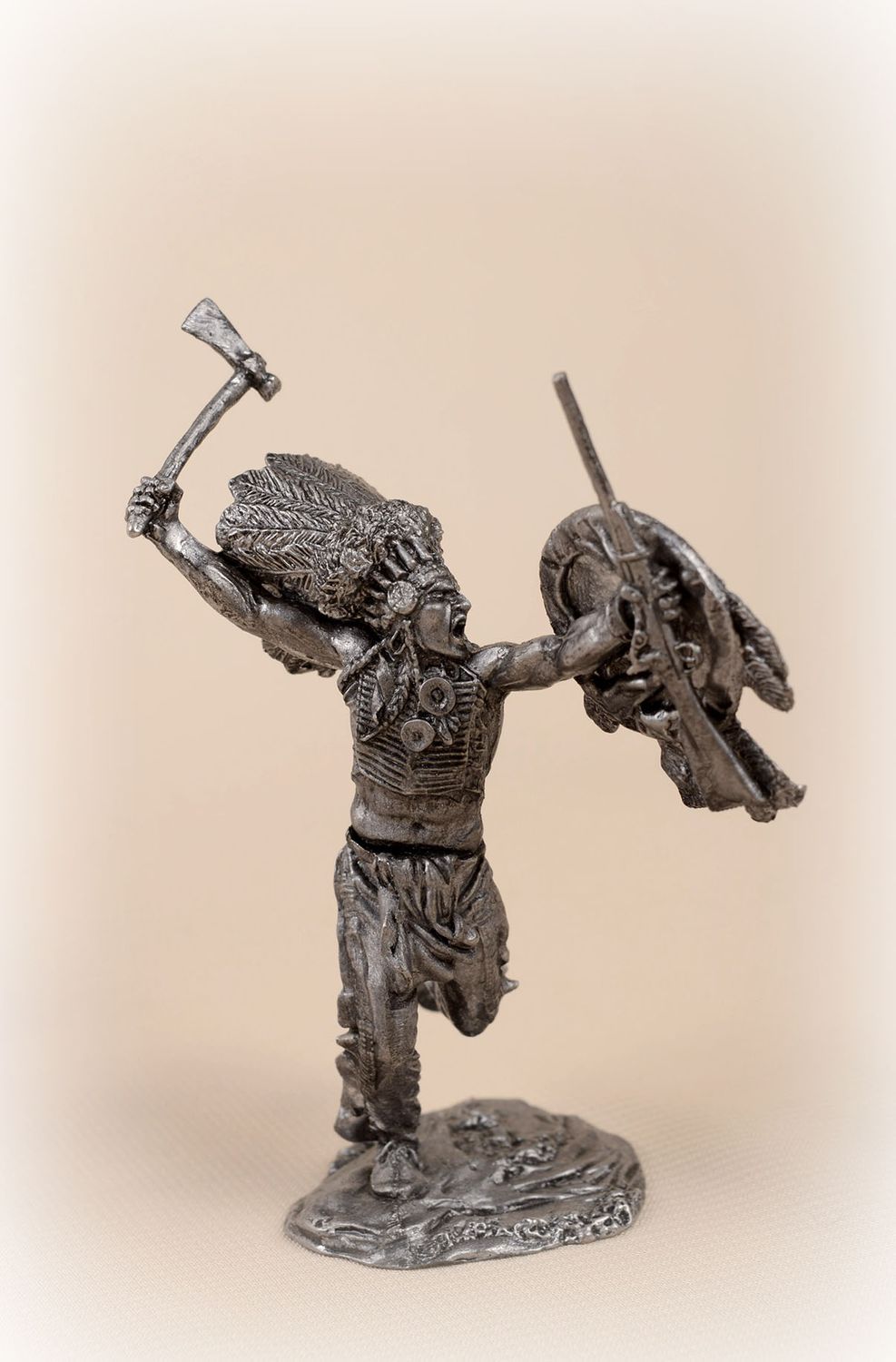 Статуэтка из олова ручной работы фигурка из олова сувенирная статуэтка индеец фото 5