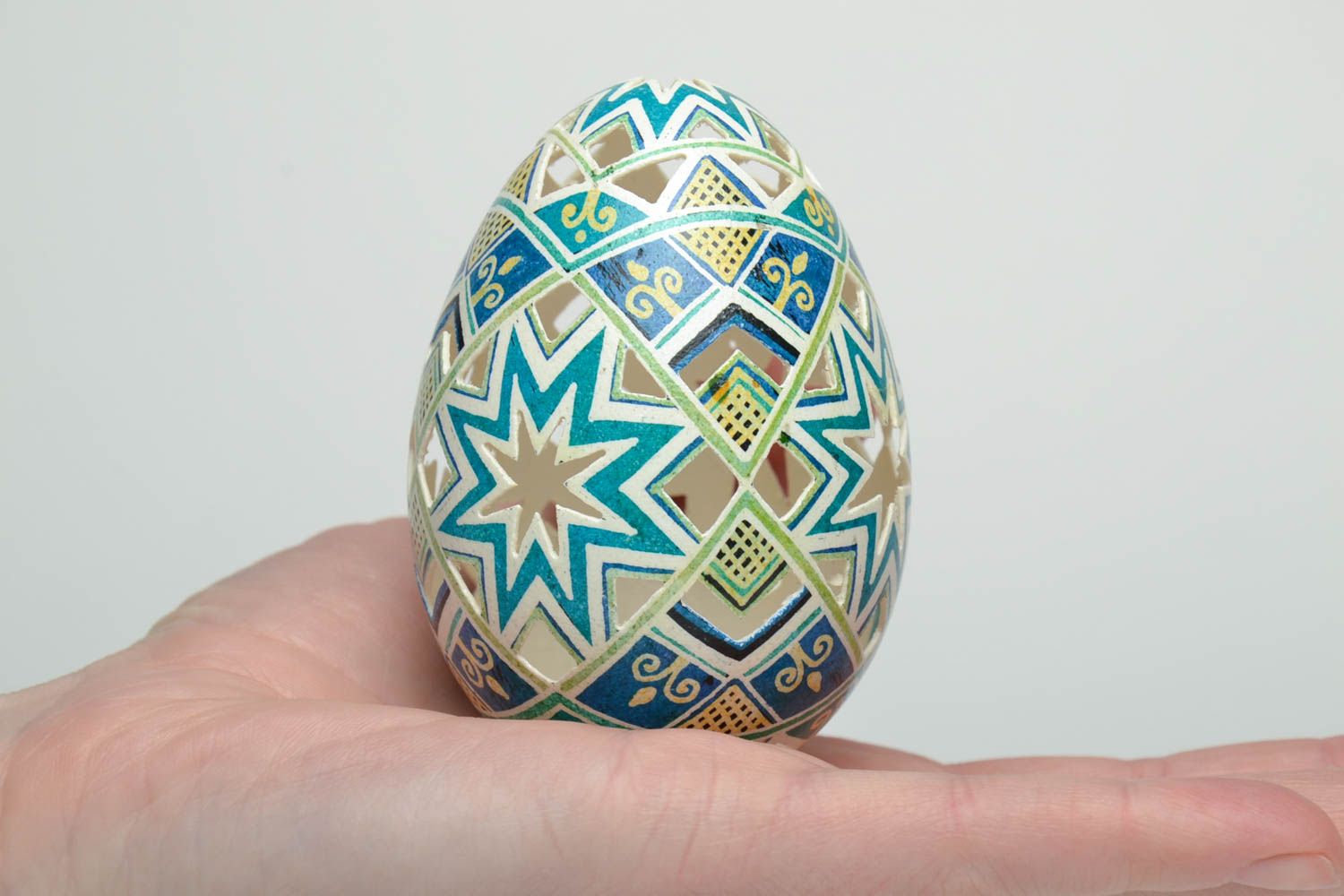 Beautiful lacy Easter egg photo 5
