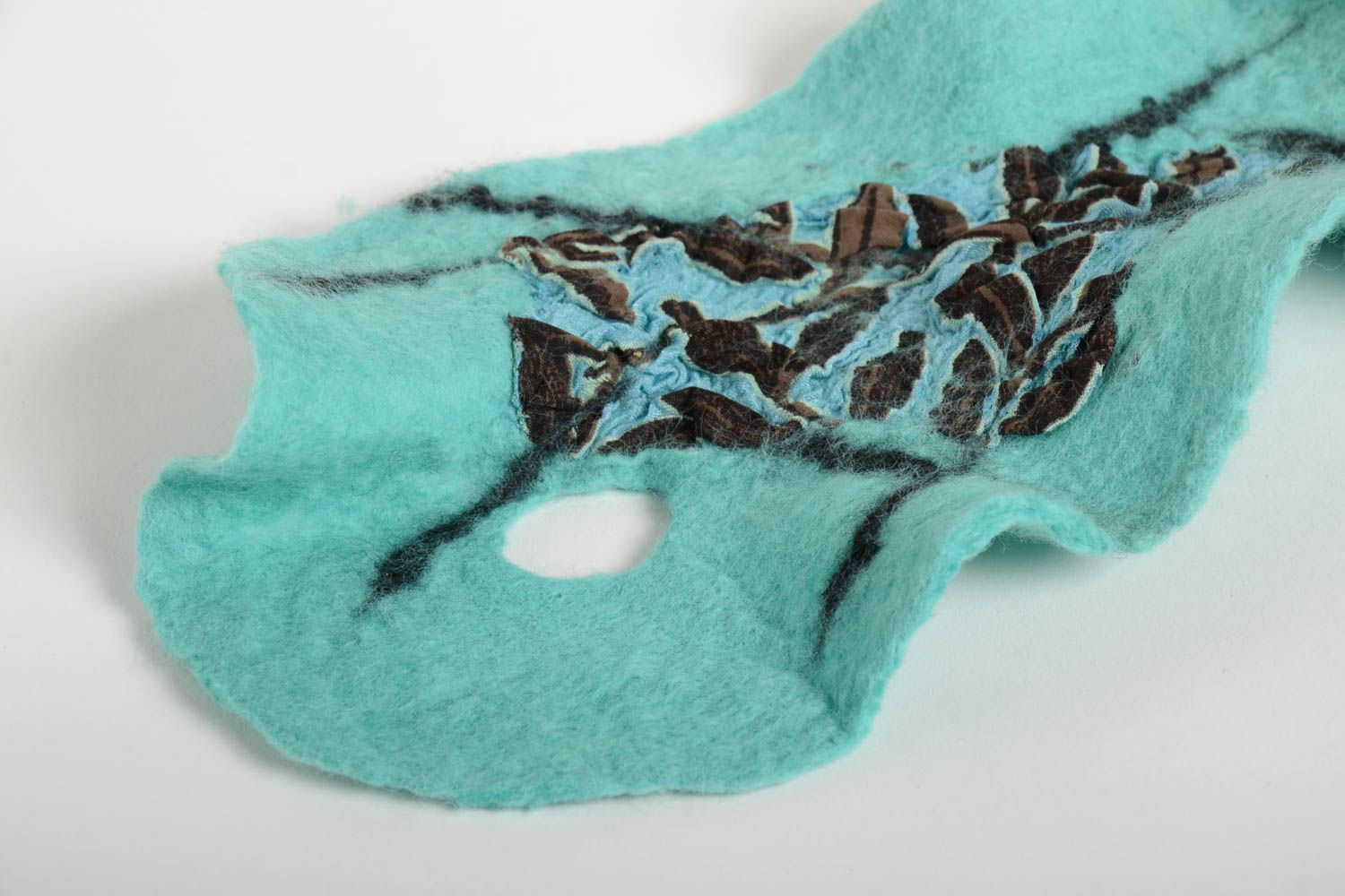 Écharpe bleue faite main Vêtement femme laine feutrée motif noir Idée cadeau photo 2