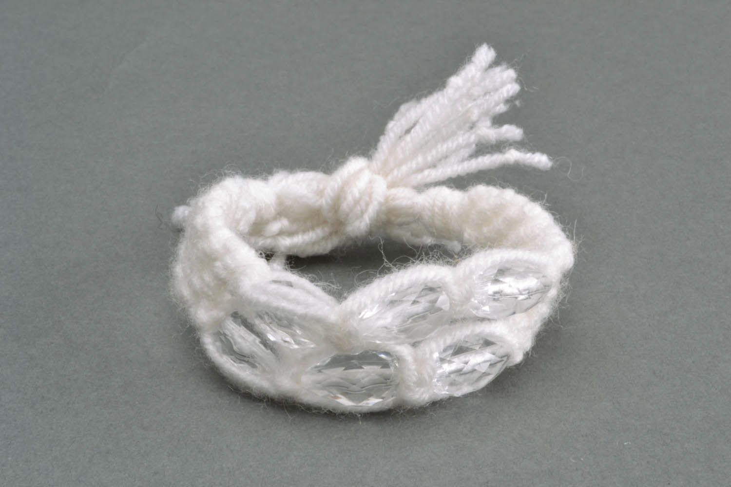 Bracelet blanc en fils et perles fait main photo 4