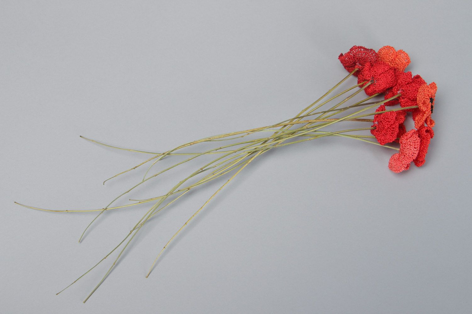 Ramo de flores tejidas a ganchillo artesanal bonito rojo 11 piezas   foto 2