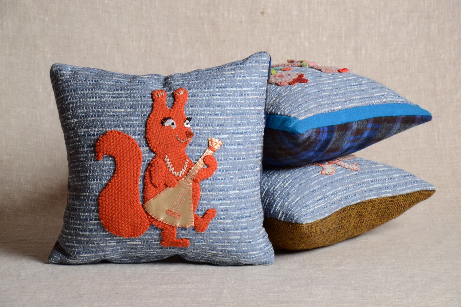 Dekoratives Sofa Kissen handmade mit Bezug Eichhörnchen für Kinderzimmer  foto 1