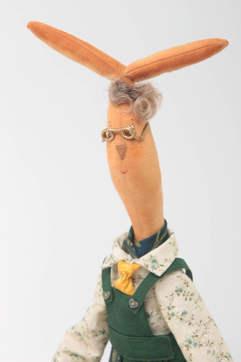 Jouet lapin Peluche en tissu fait main Cadeau enfant en lunettes et combinaison photo 3