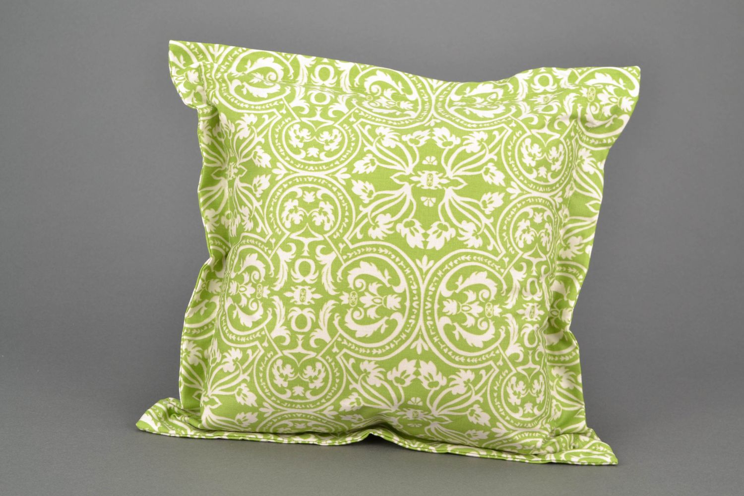 Handmade green lacy cushion photo 3