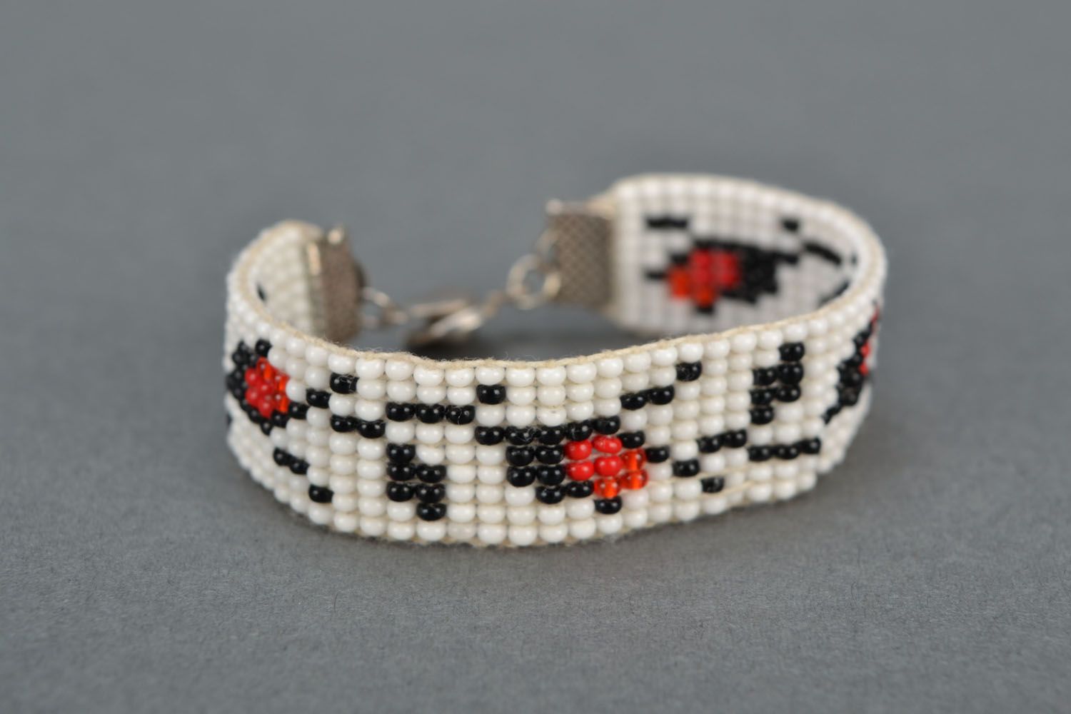 Hand-woven beaded bracelet photo 4