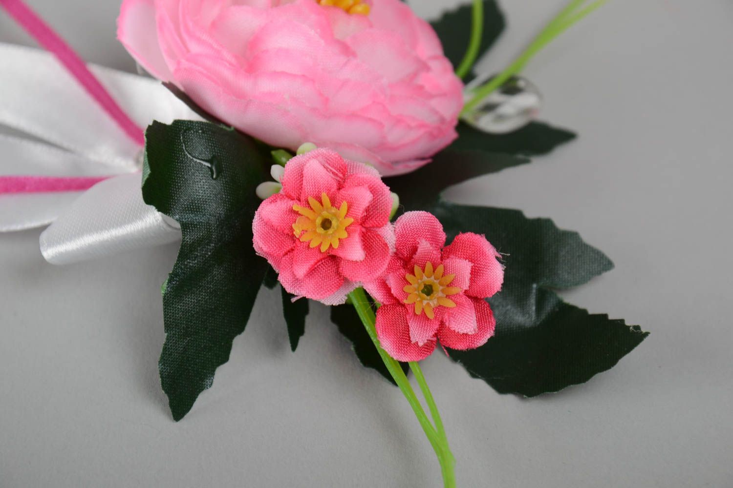 Große schöne handmade Boutonniere für Bräutigam mit rosafarbigen Kunstblumen  foto 4