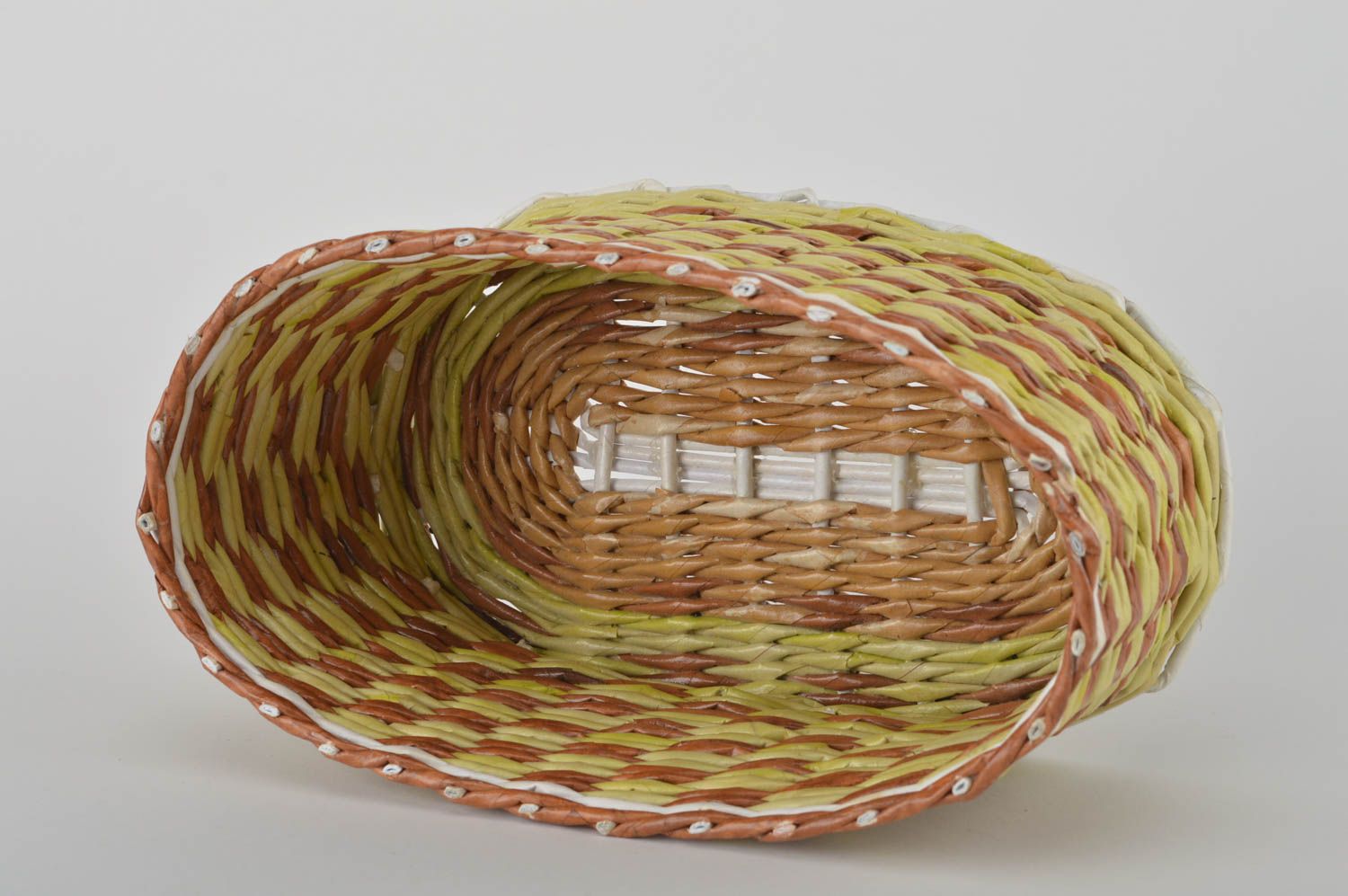 Unusual handmade woven basket homemade newspaper basket room decor ideas photo 4