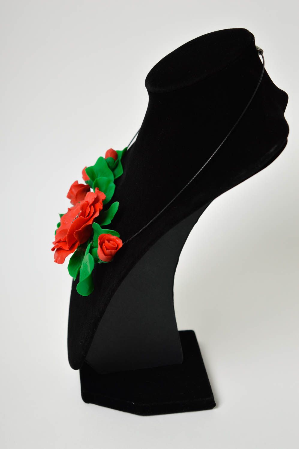 Collier fleurs rouges Bijou fait main en pâte polymère Cadeau femme stylé photo 4