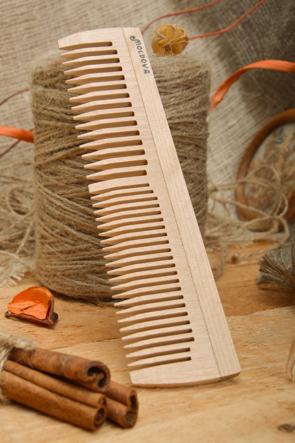 Peine de madera natural para el pelo artesanal grande bonito foto 1