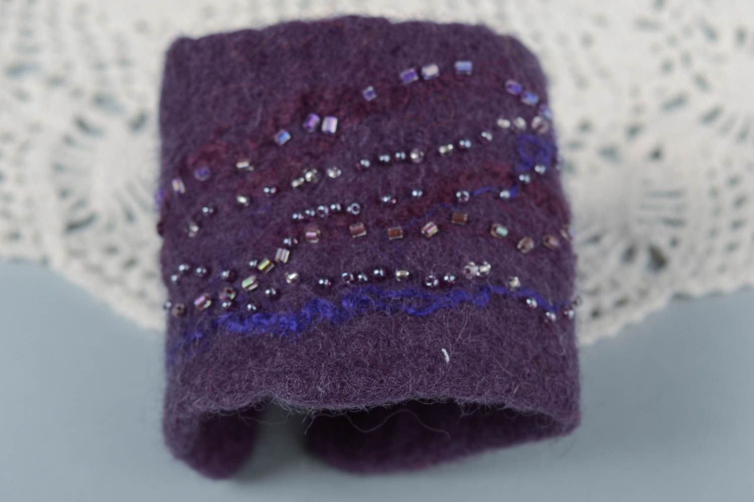 Handmade breites Armband Designer Schmuck Frauen Accessoire in Violett  foto 1