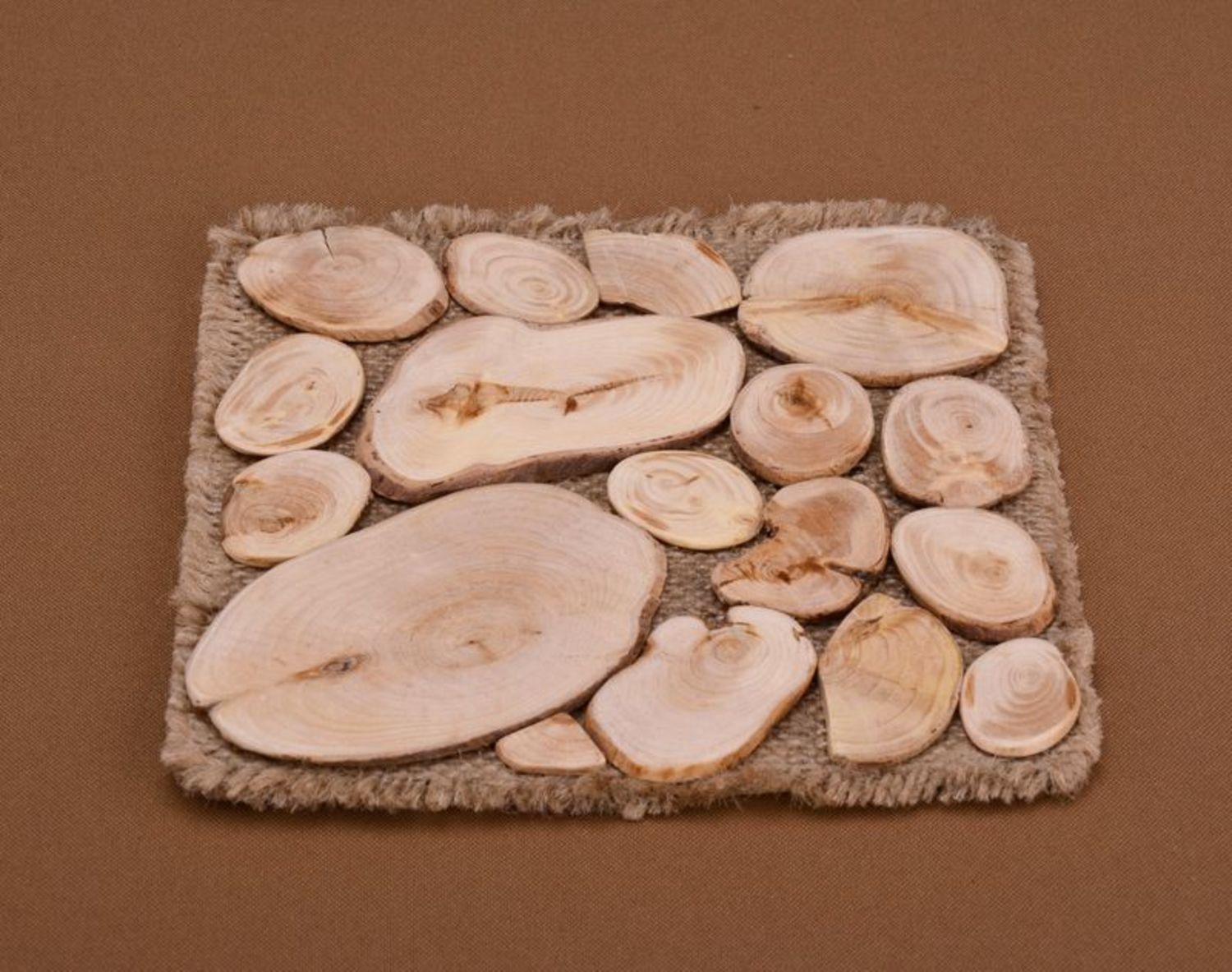 Dessous fait main en bois à base du tissu photo 3