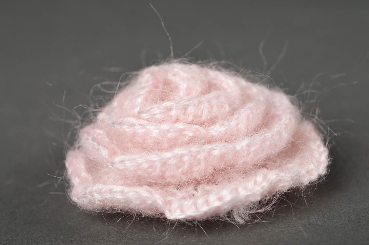 Аксессуар для волос хенд мейд розовая резинка крючком вязаная резинка цветок фото 4