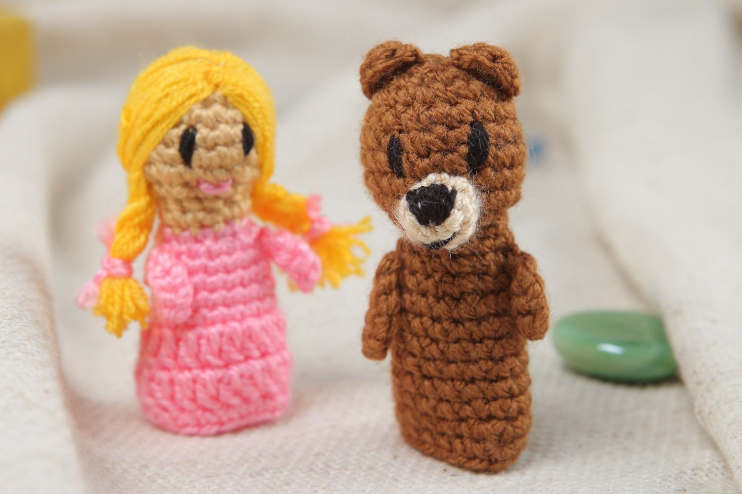 Handgemachte gehäkelte Finger Spielzeuge Bär und Mädchen für Puppentheaterstück foto 5