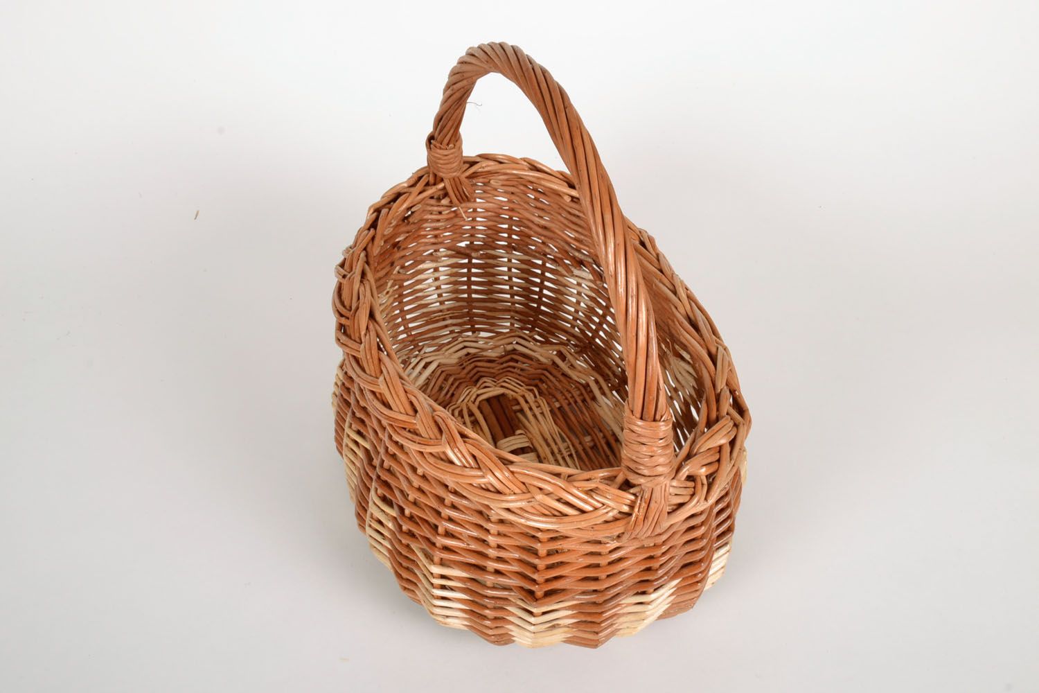 Wide basket with a handle photo 4