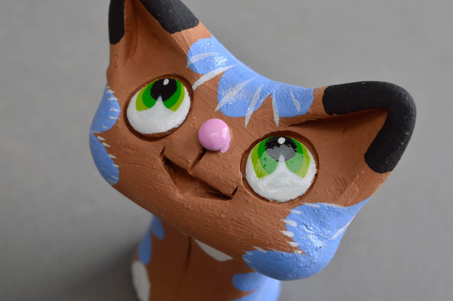 Веселая керамическая статуэтка ручной работы кот синий с маленькой миской фото 5