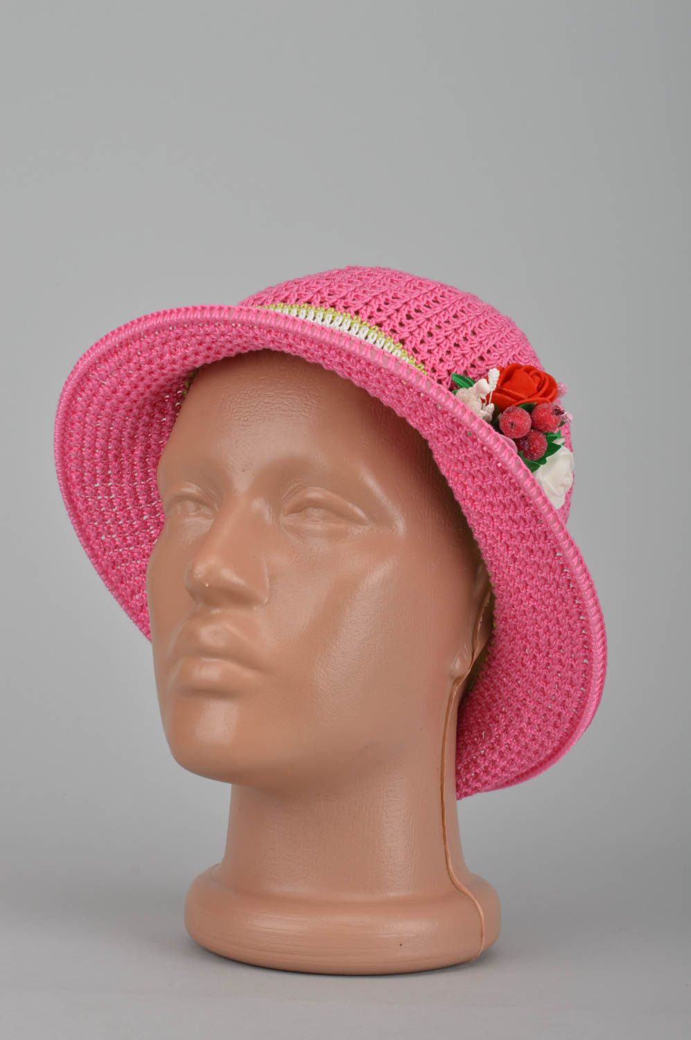 Chapeau enfant fait main Bonnet fille rose tricoté avec barrette Cadeau original photo 1