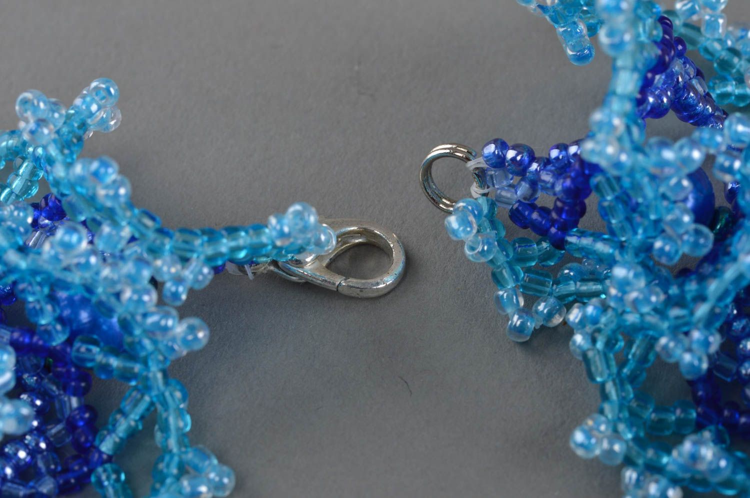 Collier en perles de rocaille et perles fantaisie fait main Grêle bleue photo 5