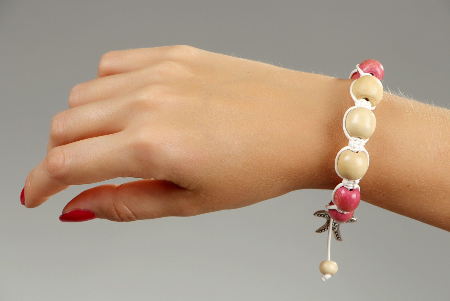 Bracelet perles en bois avec pendentif étoile de mer photo 4