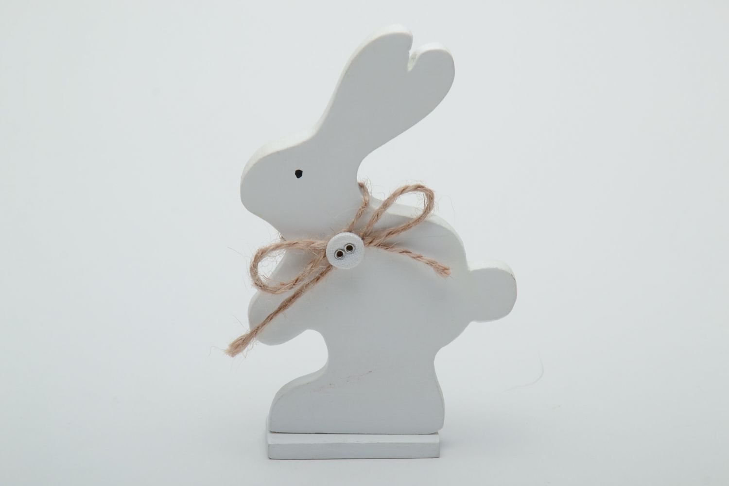 Figurine décorative Lièvre blanc en bois couleurs acryliques faite main photo 2