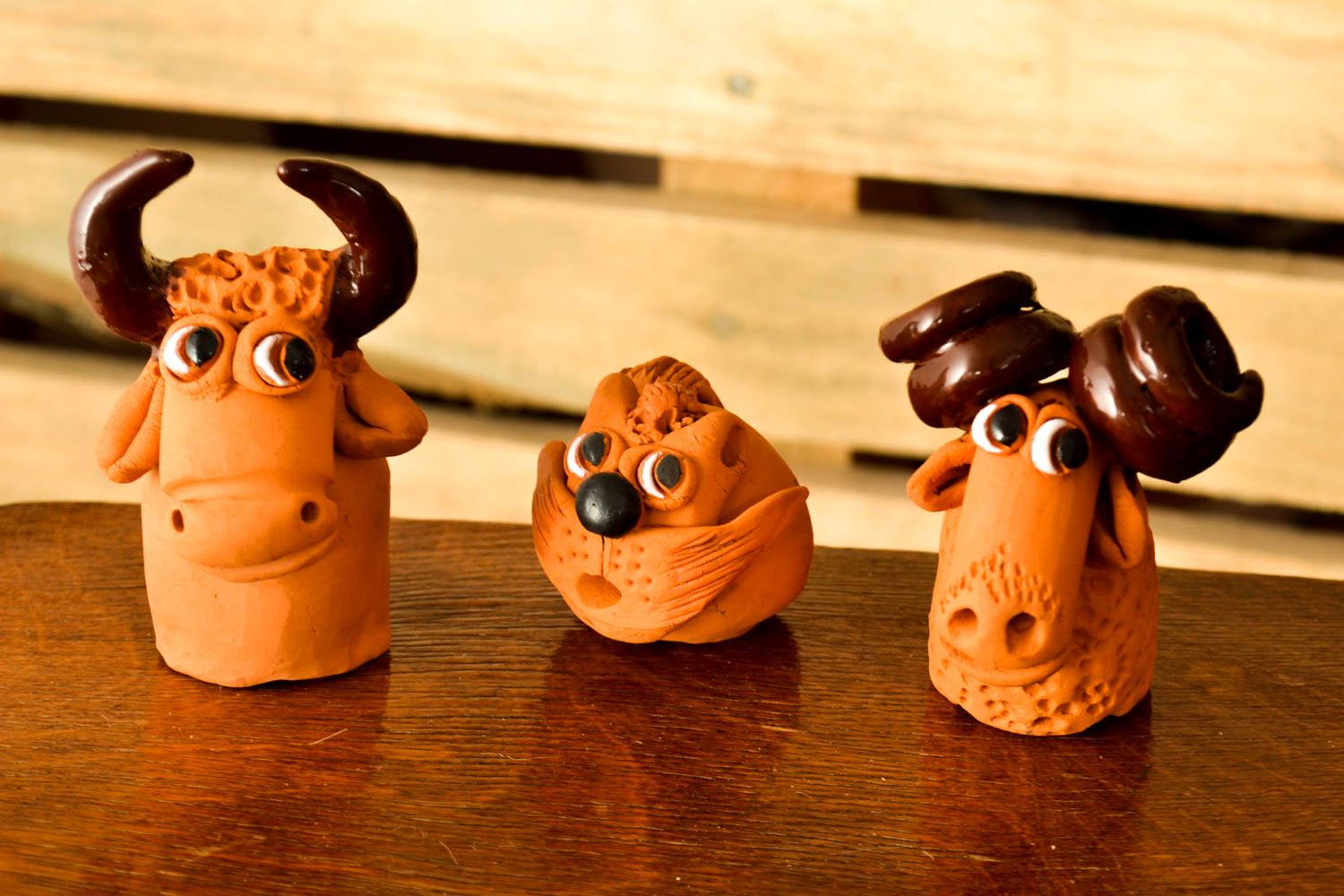 Animaletti in ceramica fatti a mano set di tre figurine souvenir in terracotta foto 1
