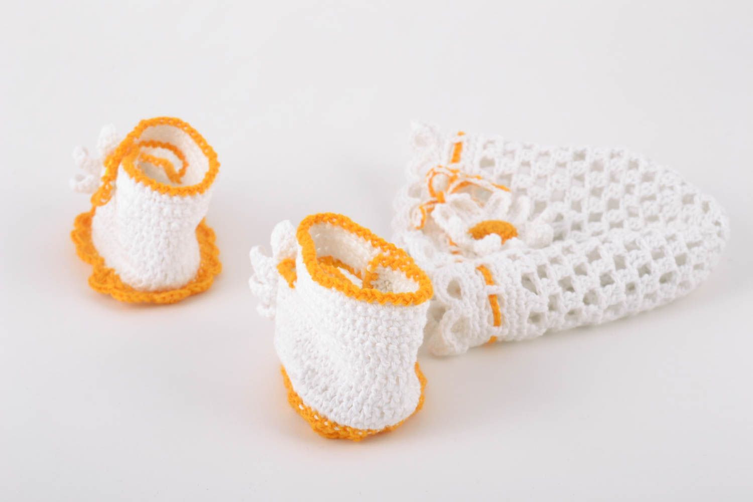 Set of 2 handmade crochet baby accessories white and yellow hat and shoes  photo 5