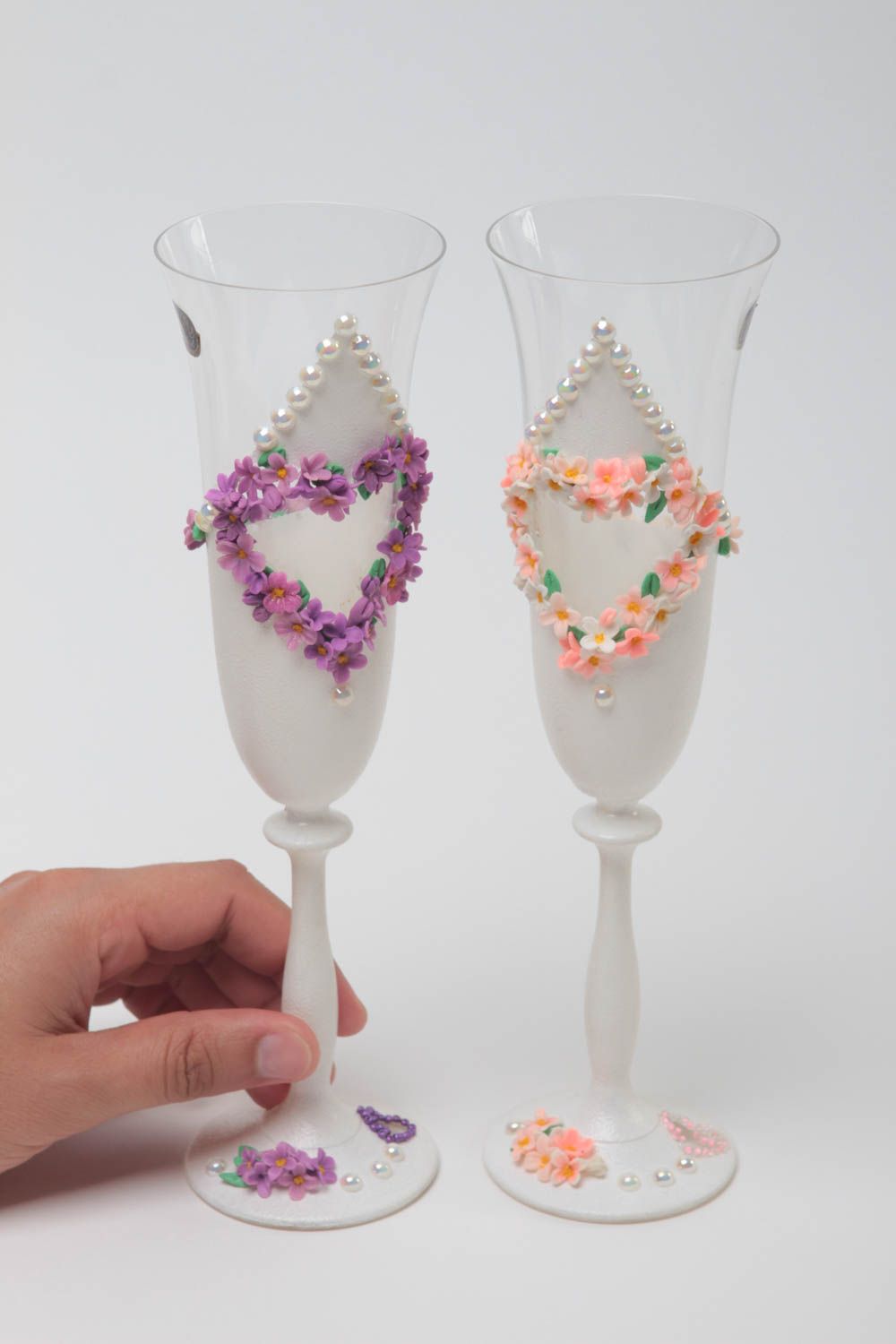 Свадебные бокалы набор 2 штуки узкие с бусинами и цветами ручная работа 190 мл фото 5