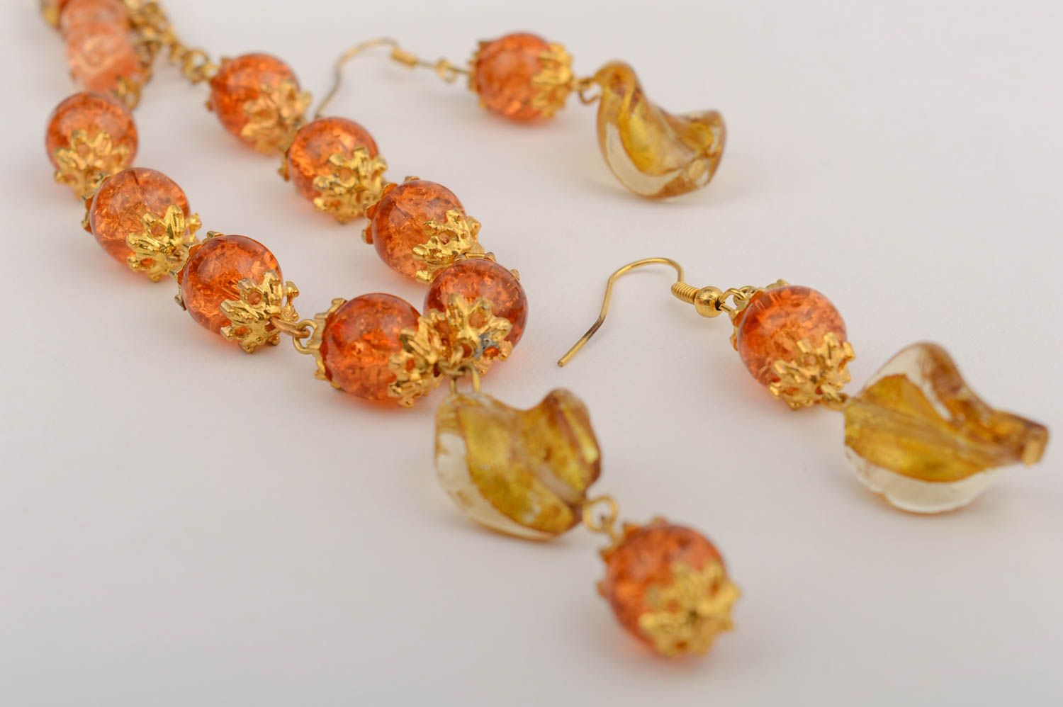 Ensemble de bijoux boucles d'oreilles et collier fait main en verre orange photo 4