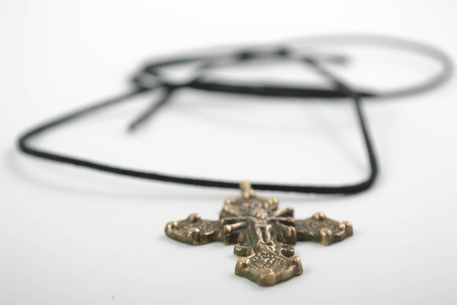 Крест из бронзы нательный литой ручной работы с распятием подарок верующему фото 6