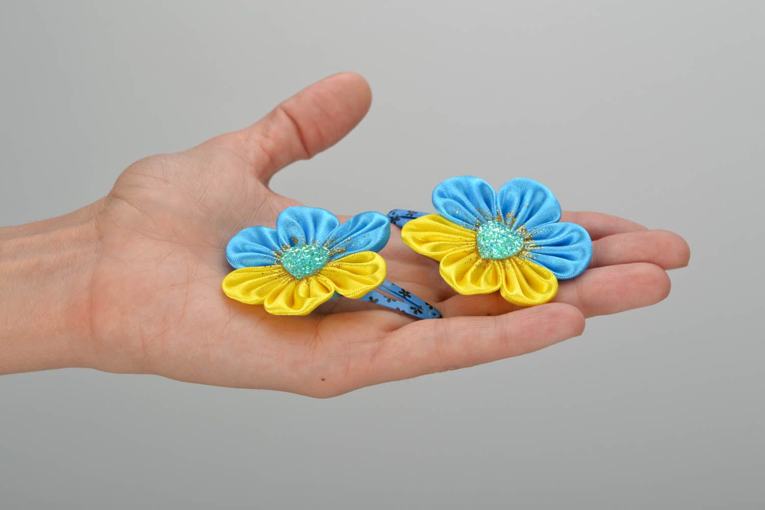 Hair clip with flowers photo 2