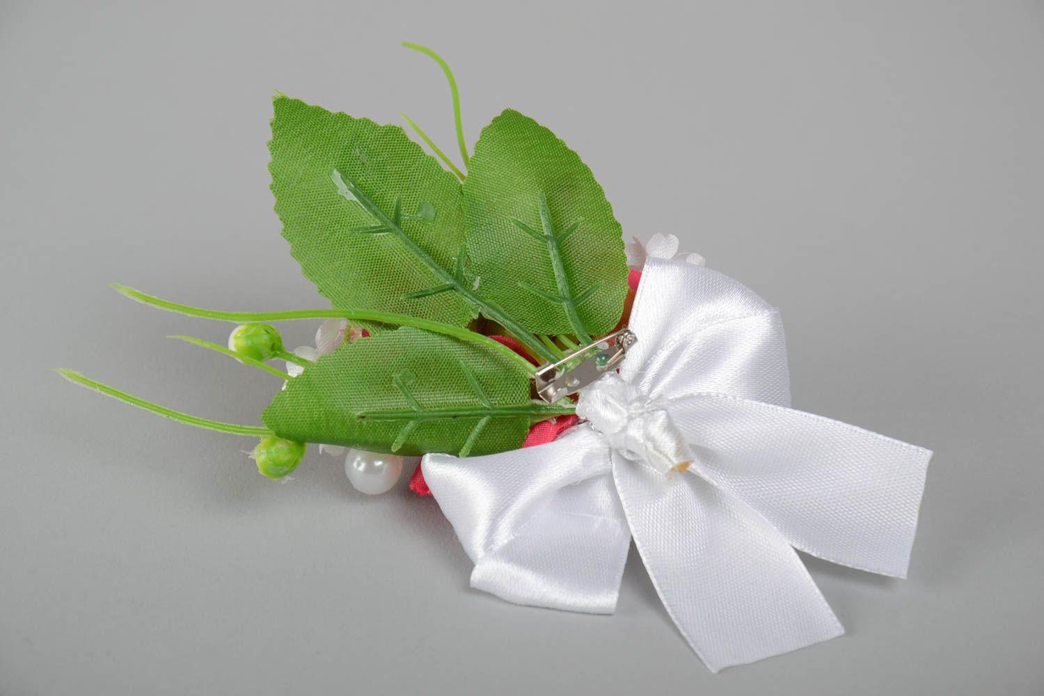 Beautiful handmade wedding boutonniere with flower for newlyweds and guests photo 3