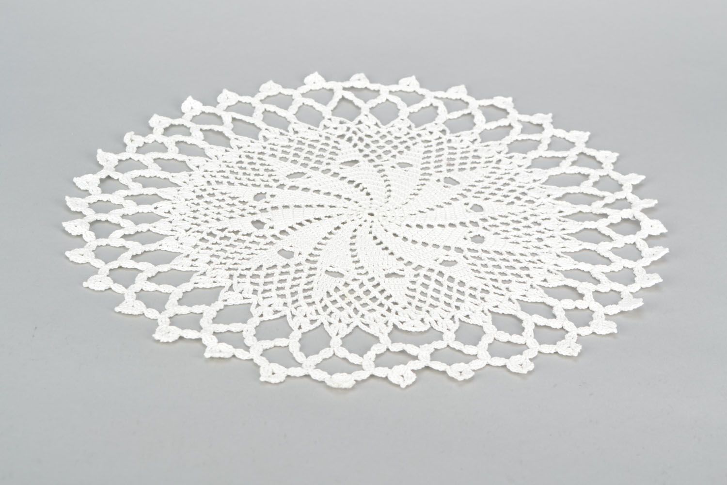 Crochet lacy napkin photo 3