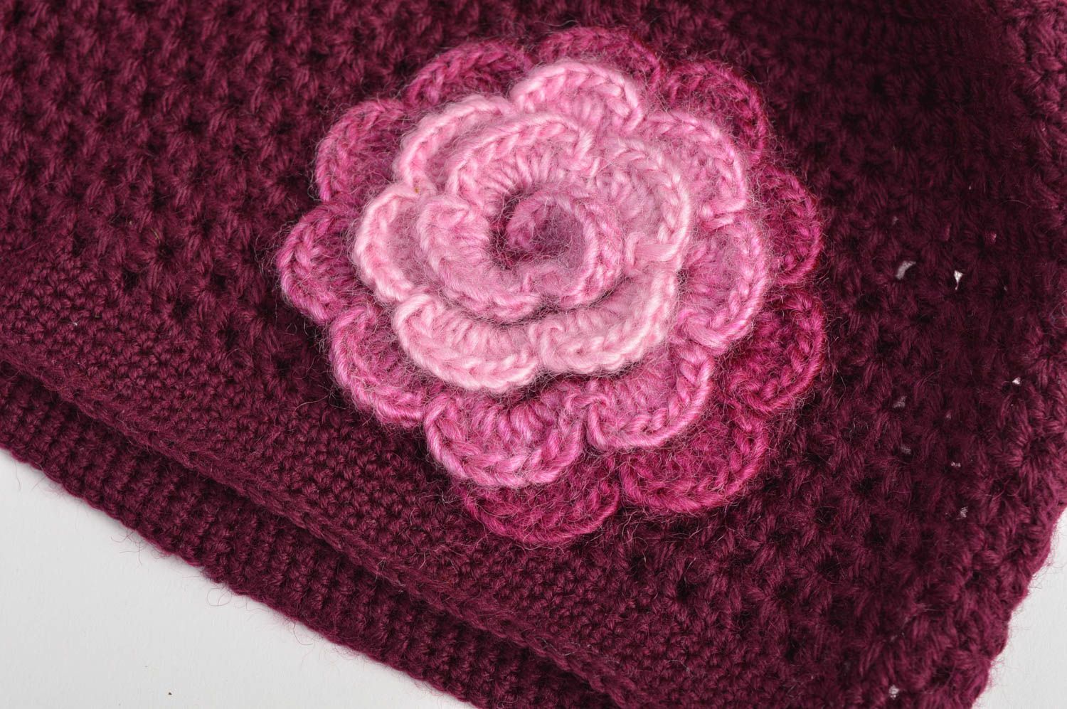 Bonnet tricot fait main Chapeau au crochet bordeaux avec fleur Vêtement fille photo 5